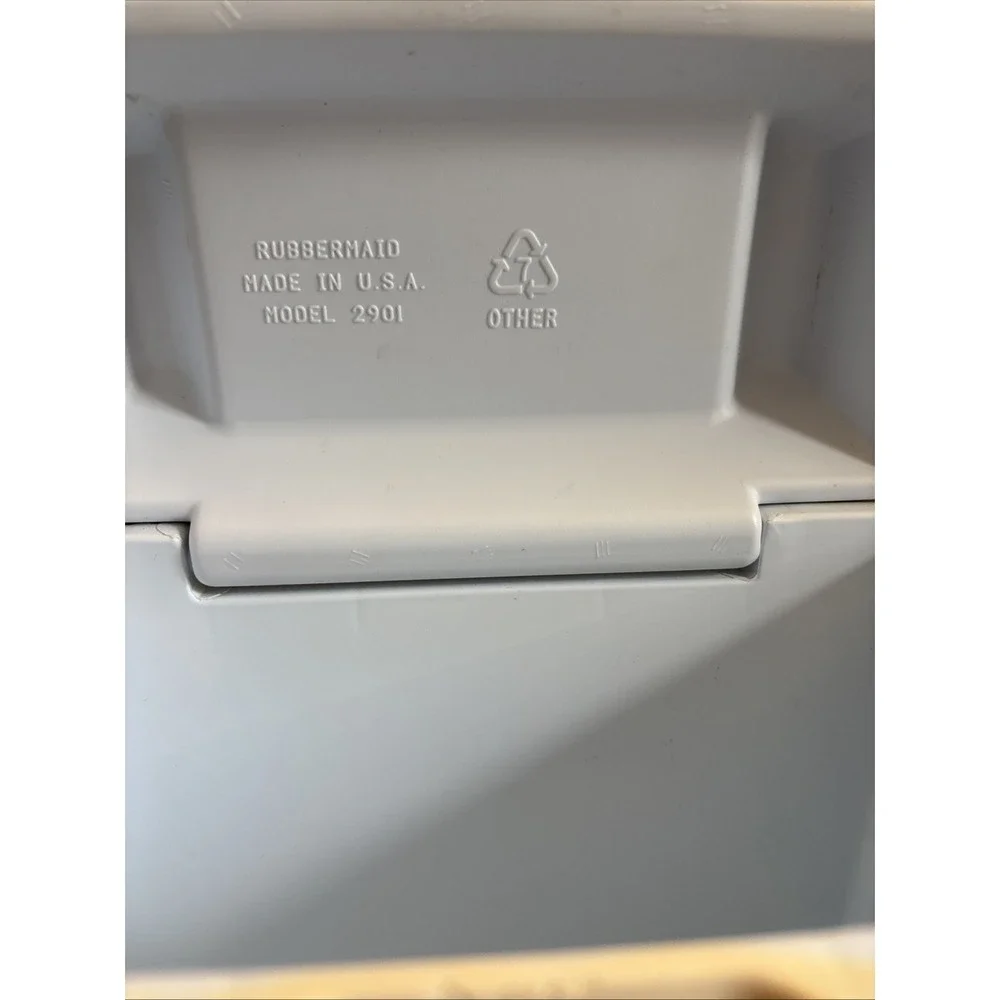 RARE Rubbermaid Lavender Pearl Accents Cooler Model 2901 Holds 3‎ Cans Or Lunch